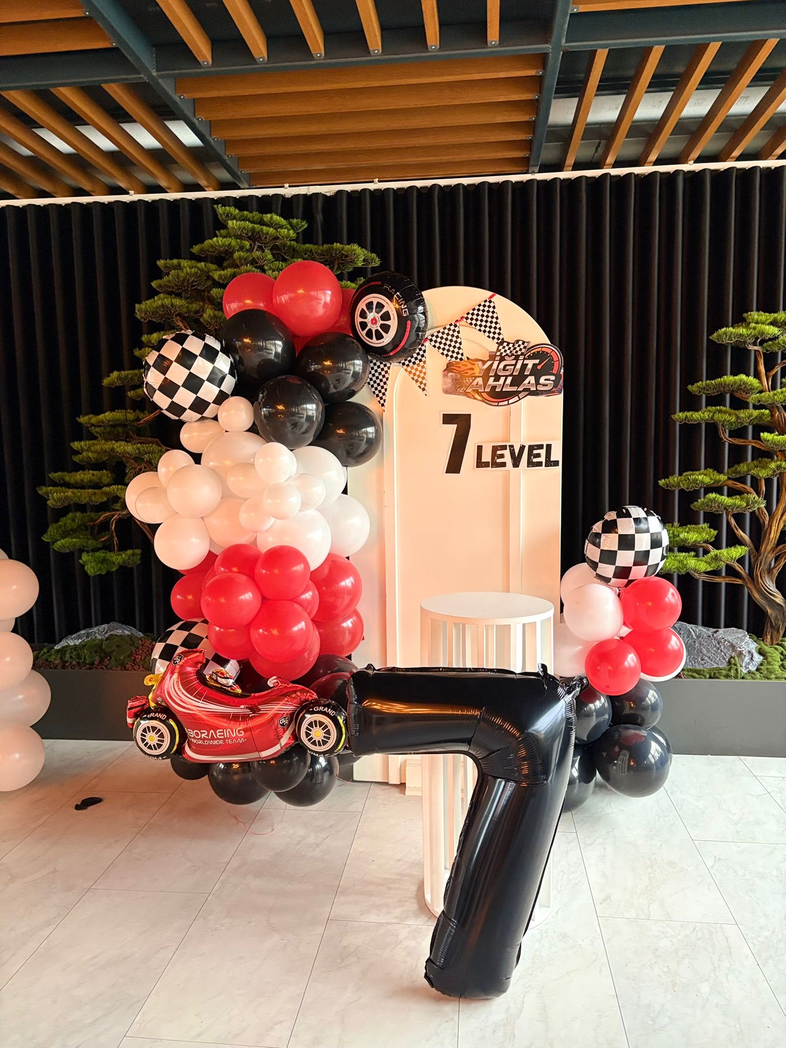 yaris-arabasi-temali-do�um-gunu-konsepti